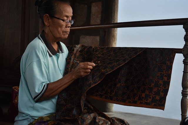 merawat kain batik